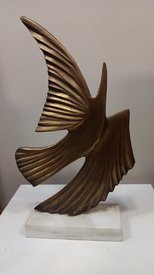 Птица - скулптура на Мария Гергова