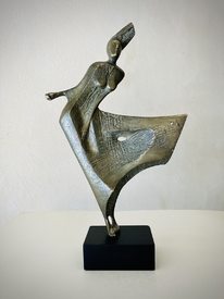 Dance - escultura de Milko Dobrev