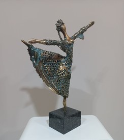 Ballerina - sculpture by Rumyana Rusinova