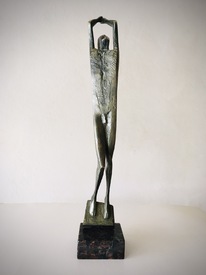 Нагоре II - скулптура на Милко Добрев