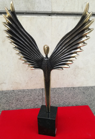 Икар - скулптура на Богдан Бондиков