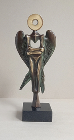 Ангел - скулптура на Петър Илиев