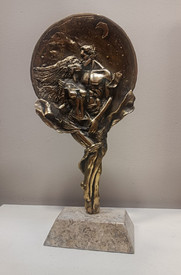 Двама V - скулптура на Диан Георгиев