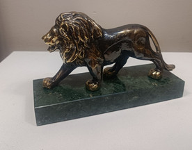 Lion - sculpture by Bogdan Bondikov