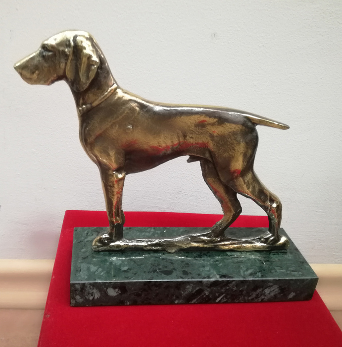 Куче I - скулптура на Богдан Бондиков