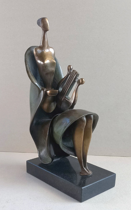 Муза III - скулптура на Петар Илиев