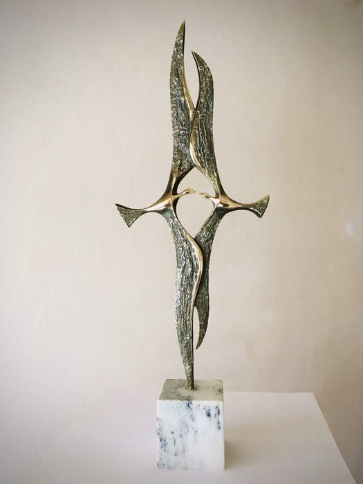 Птици - скулптура на Милко Добрев