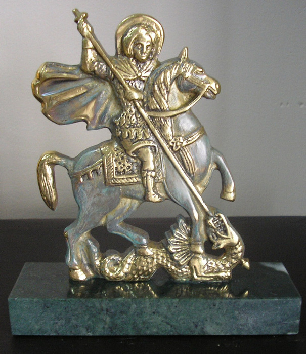 Св. Георги - скулптура на Богдан Бондиков