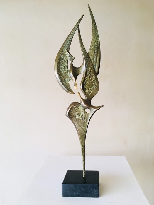 Влюбени птици II - скулптура на Милко Добрев