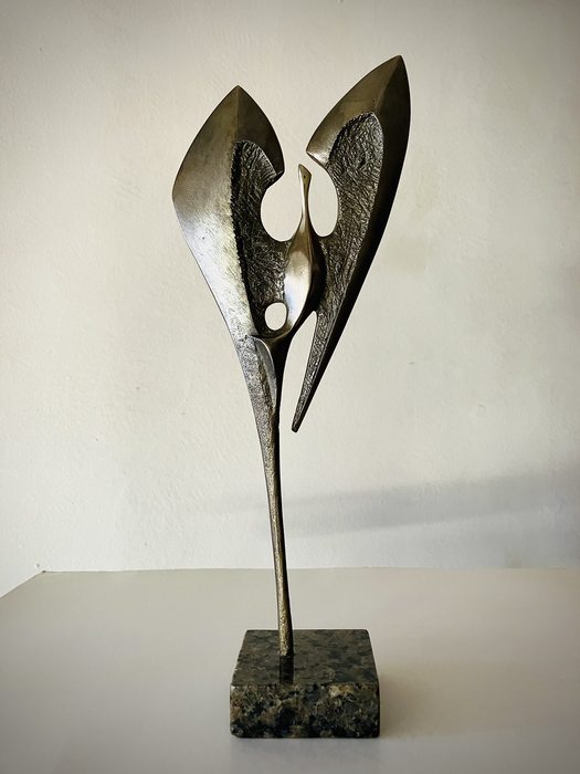 Феникс II - скулптура на Милко добрев