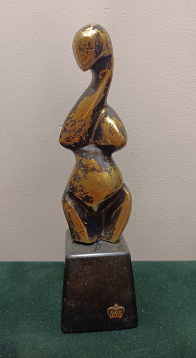 Женски торс по Модиляни - сакулптура на Александър Пройнов