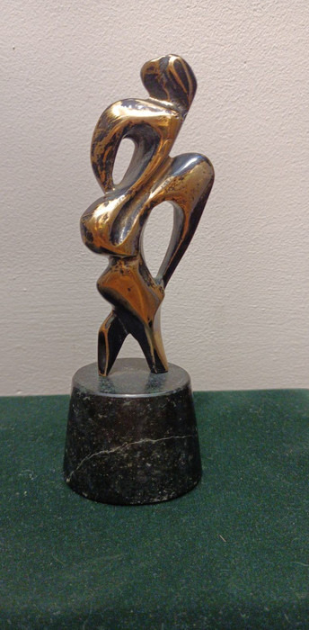 Амфора - скулптура на Александър Пройнов