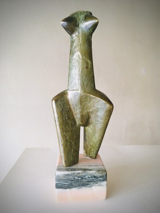 Торс - скулптура на Милко Добрев 