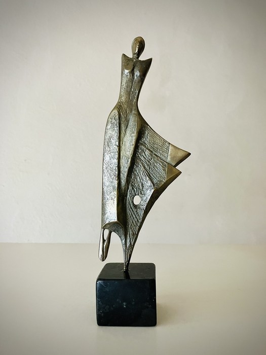 Порив - скулптура на Милко Добрев