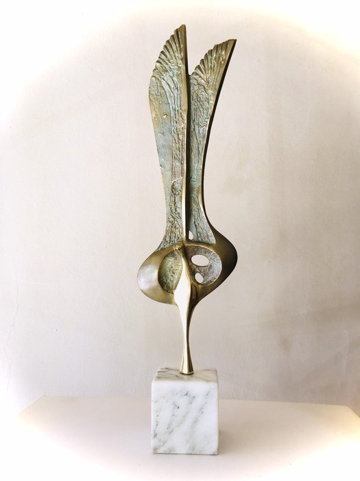 Орел - скулптура на Милко Добрев
