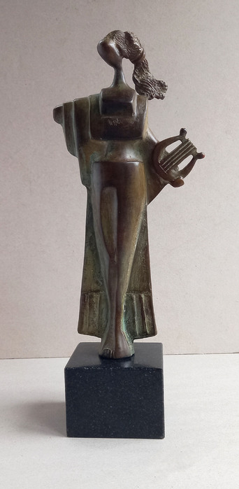 Муза II - скулптура на Петар Илиев