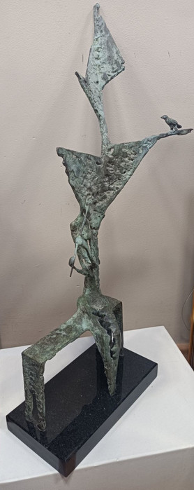 "Сливане с природата" - скулптура на Георги Георгиев